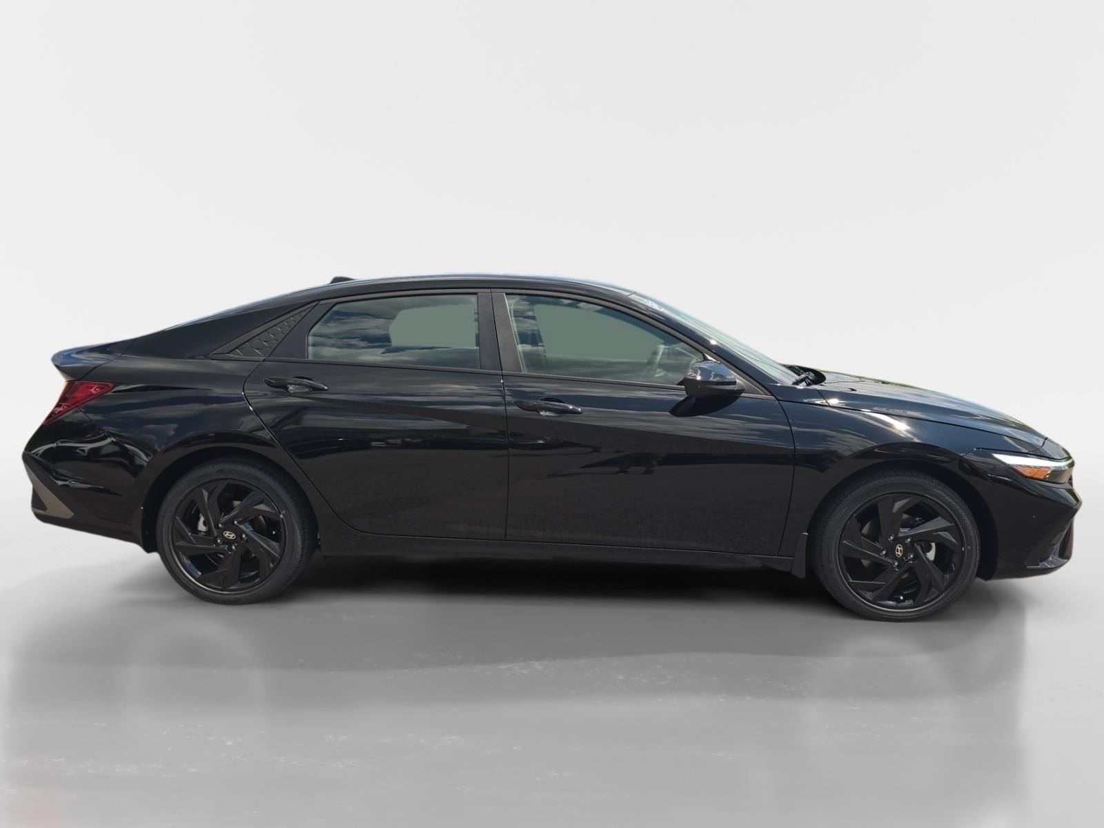 New 2026 Hyundai Elantra SEL Sport FWD image 2