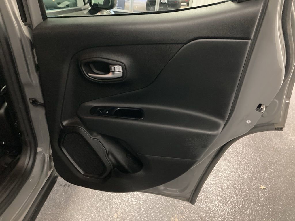 Used 2019 Jeep Renegade Trailhawk w/ UConnect 8.4 Nav Group AWD/4WD image 36