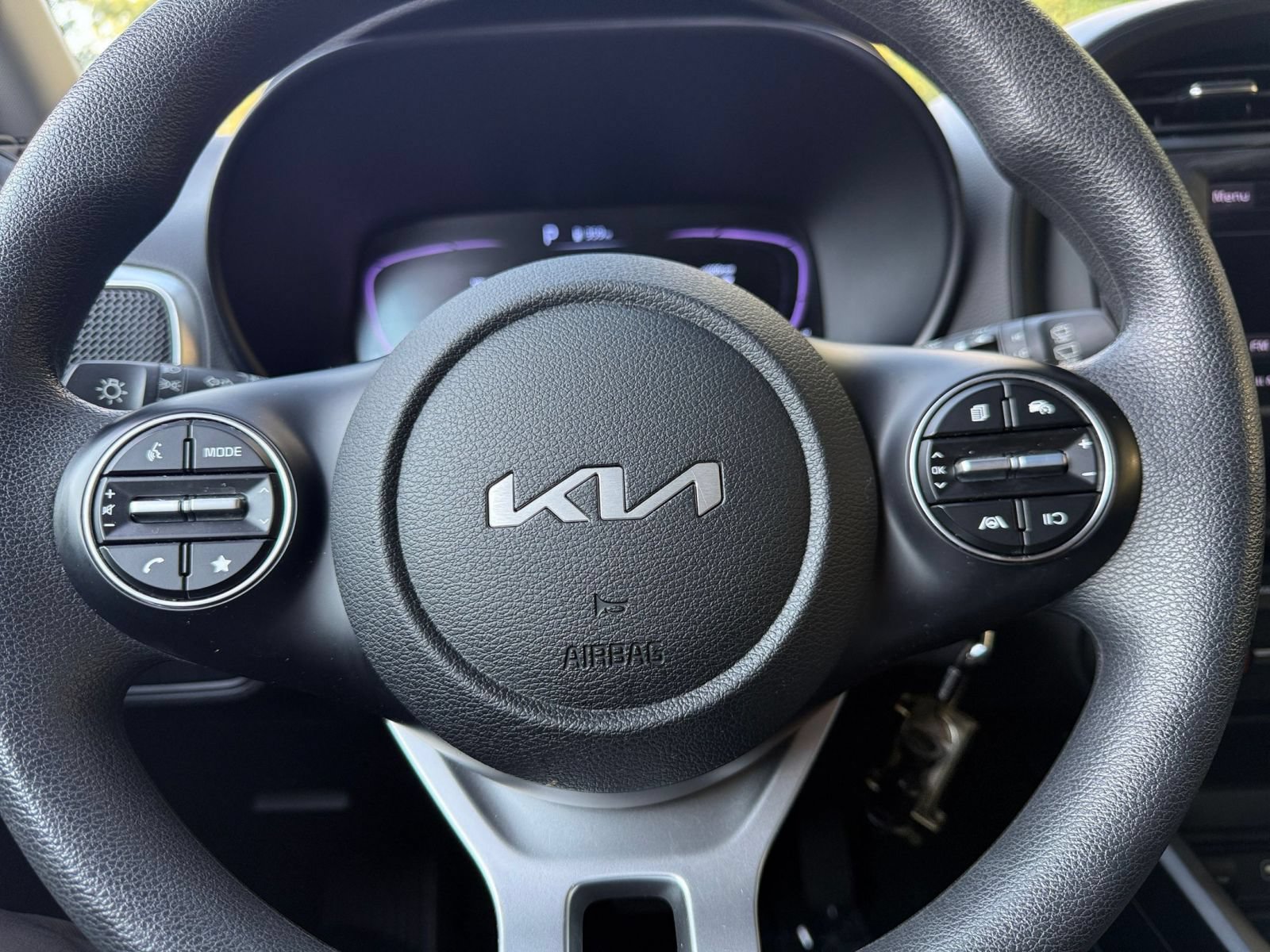 Used 2025 Kia Soul LX w/ LX Technology Package FWD image 25