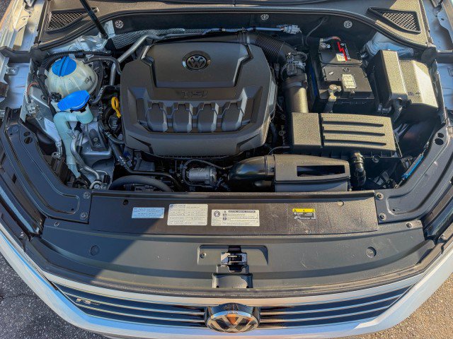 Used 2018 Volkswagen Passat 2.0T R-Line w/ R-Line Lighting Package FWD image 24