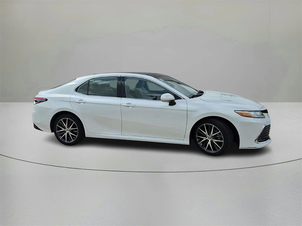 Used 2022 Toyota Camry XLE image 7