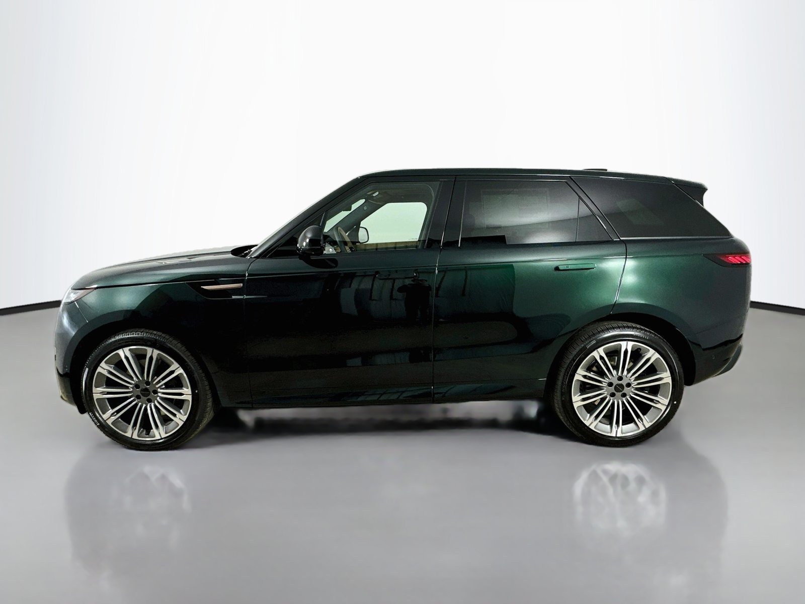 New 2027 Land Rover Range Rover Sport Dynamic SE AWD/4WD image 8