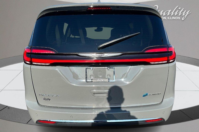 Used 2022 Chrysler Pacifica Touring-L FWD image 5