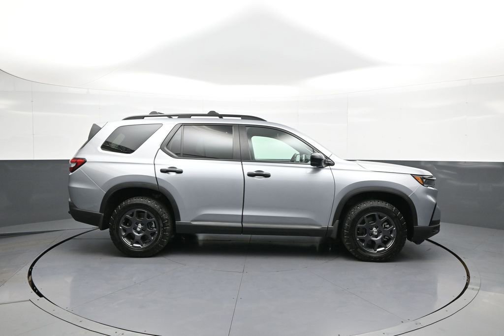 Used 2025 Honda Pilot TrailSport image 5