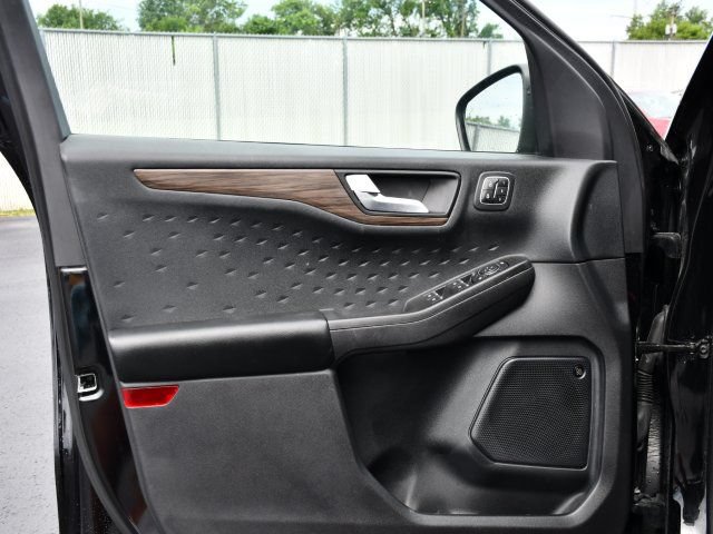 Used 2020 Ford Escape Titanium AWD/4WD image 13
