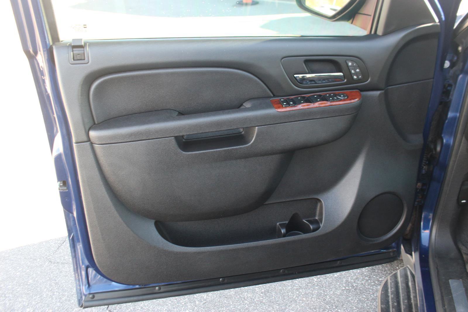 Used 2012 Chevrolet Suburban LTZ image 14