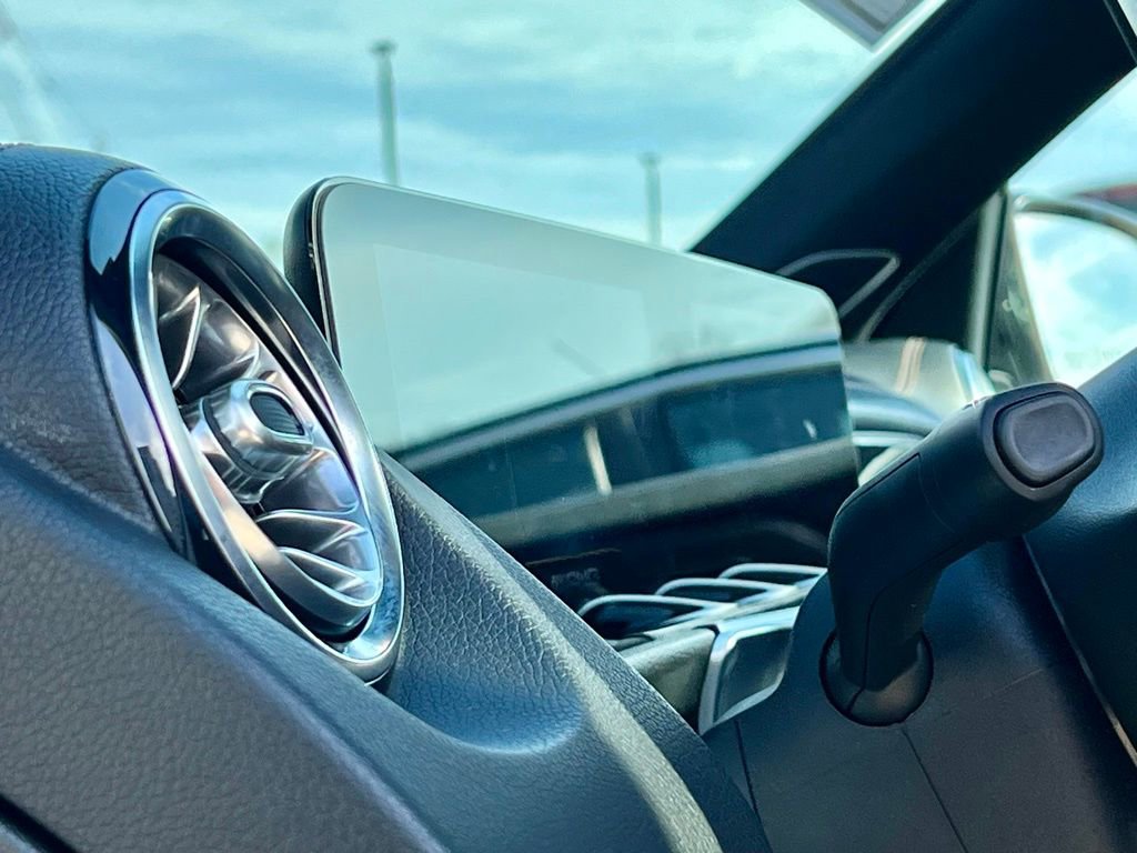 Certified 2021 Mercedes-Benz GLB 35 AMG 4MATIC image 18