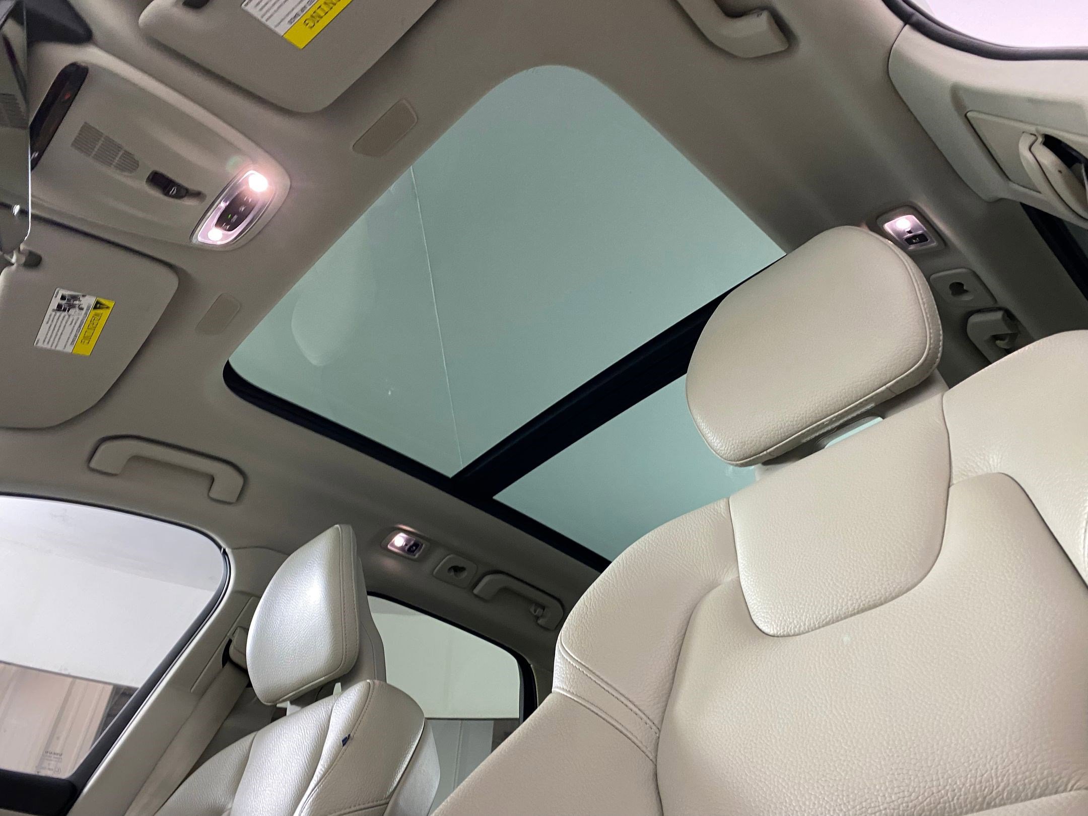 Used 2019 Volvo XC60 T8 Momentum w/ Advanced Package image 14