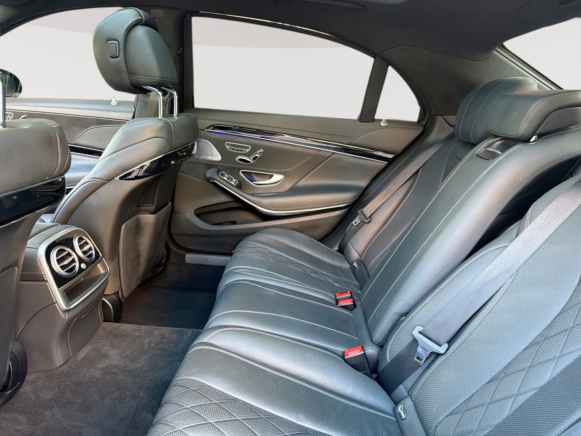 Used 2017 Mercedes-Benz S 550 Sedan w/ Sport Package image 27