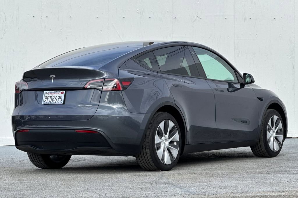 Used 2023 Tesla Model Y Long Range image 3
