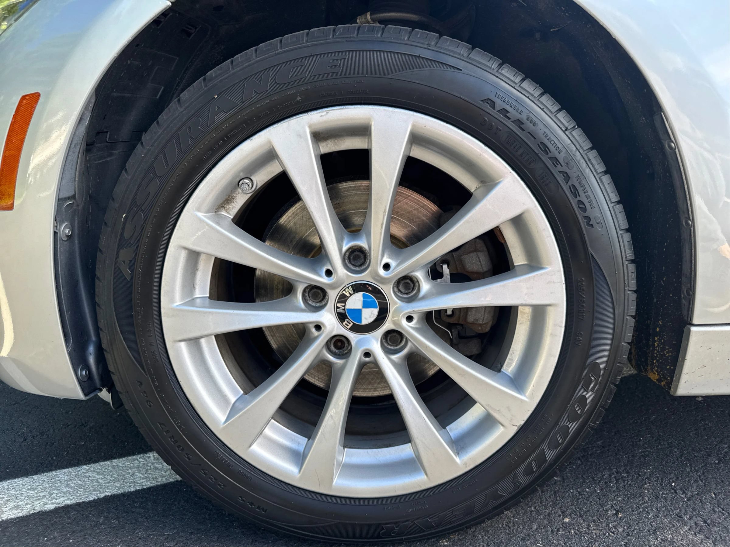 Used 2018 BMW 320i xDrive Sedan w/ Premium Package AWD/4WD image 15