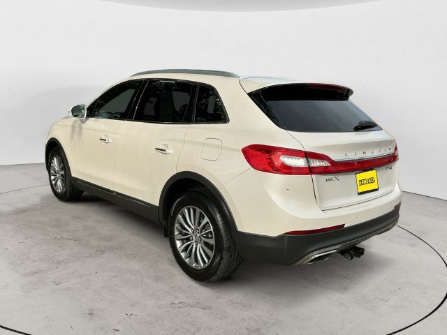 Used 2016 Lincoln MKX Select w/ Select Plus Package AWD/4WD image 7