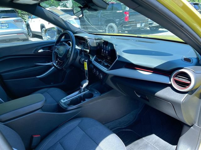 Used 2025 Chevrolet Trax RS FWD image 26