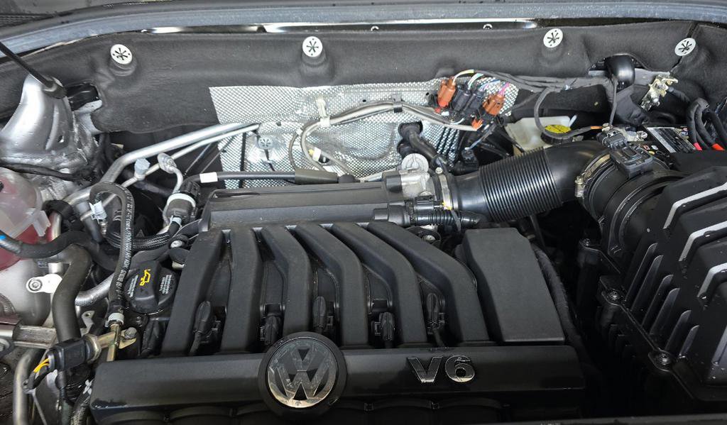 Used 2024 Volkswagen Tiguan SE R-Line FWD image 19