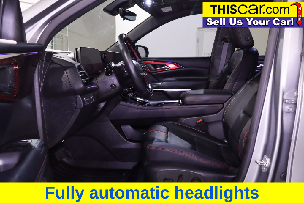 Used 2025 Chevrolet Traverse RS w/ LPO, Cargo Package FWD image 31