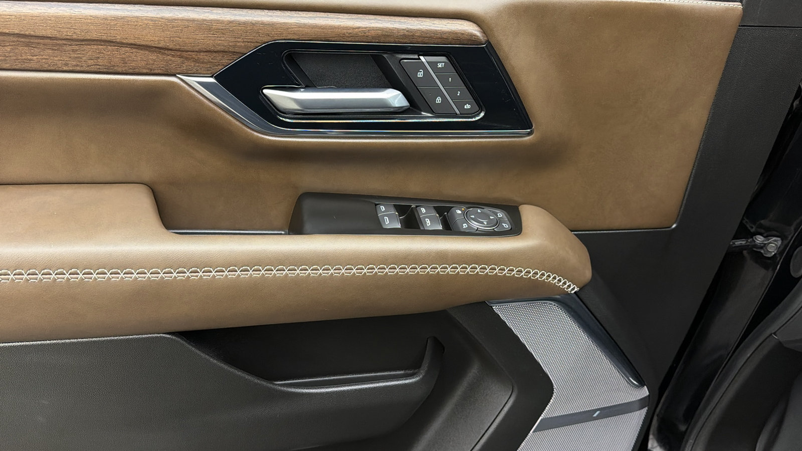 Used 2026 GMC Yukon Denali Ultimate w/ LPO, Floor Liner Package AWD/4WD image 29