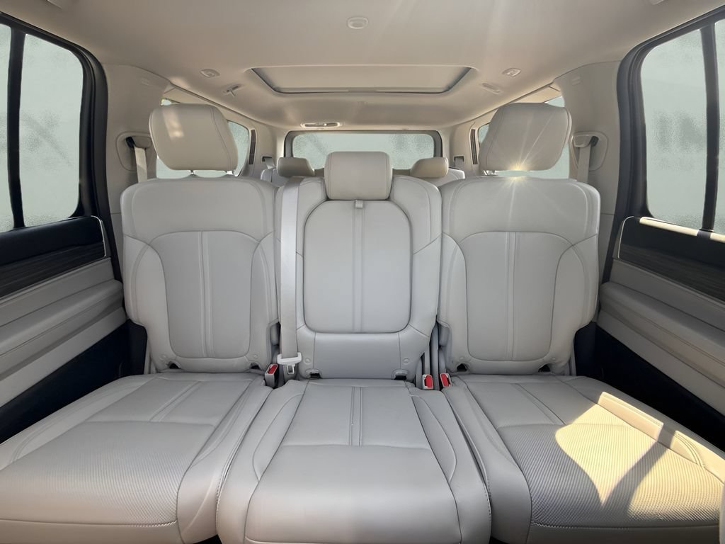 Used 2024 Jeep Wagoneer Series III w/ Premium Group I AWD/4WD image 11
