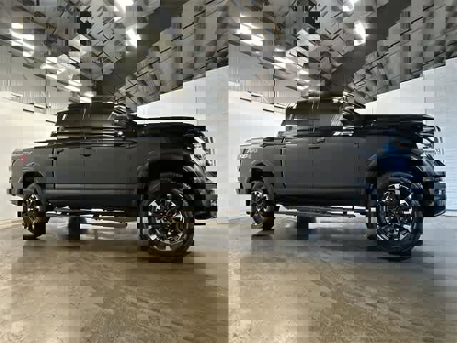 Used 2021 Nissan Titan PRO-4X w/ Pro-4x Convenience Package image 3