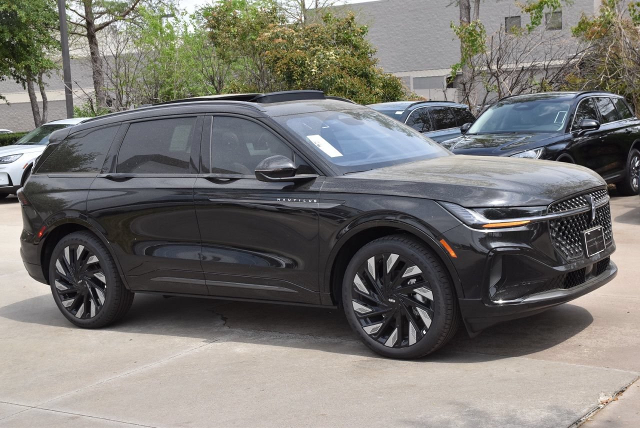 New 2026 Lincoln Nautilus Reserve w/ Jet Appearance Package AWD/4WD image 11