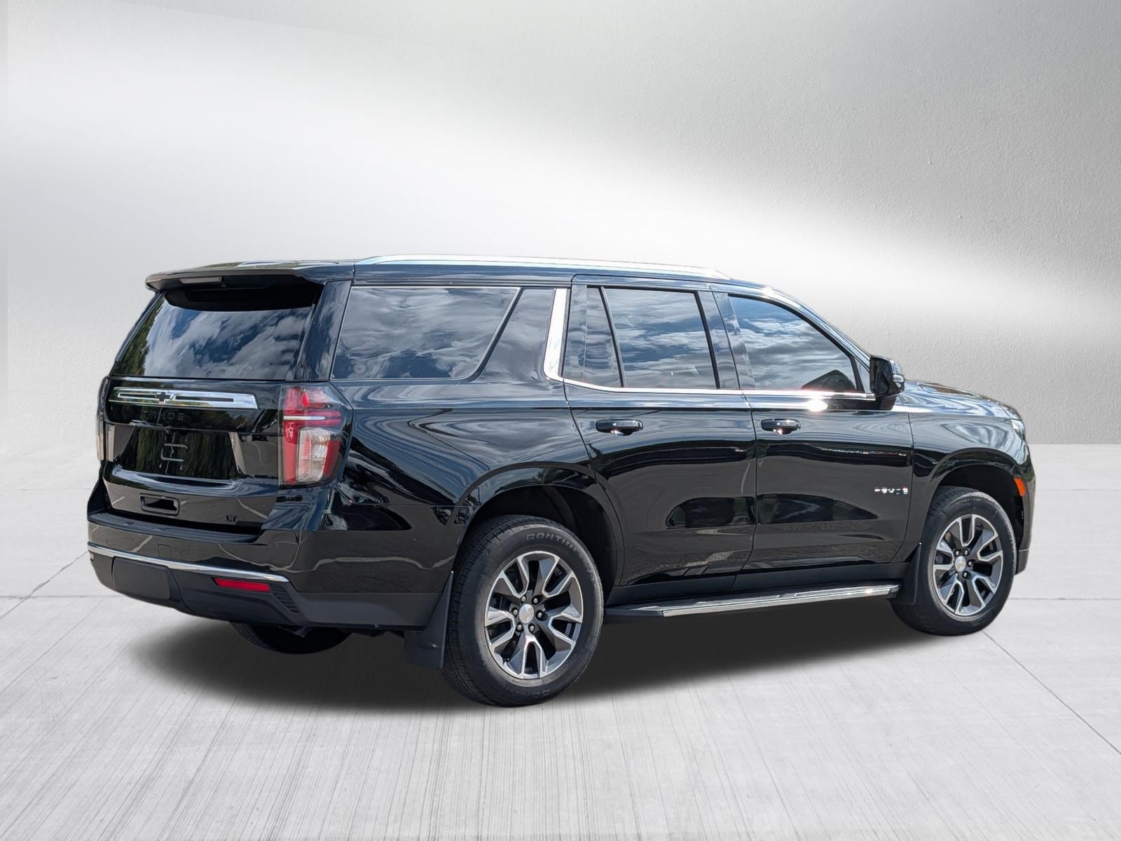 Used 2022 Chevrolet Tahoe LT w/ Luxury Package AWD/4WD image 7