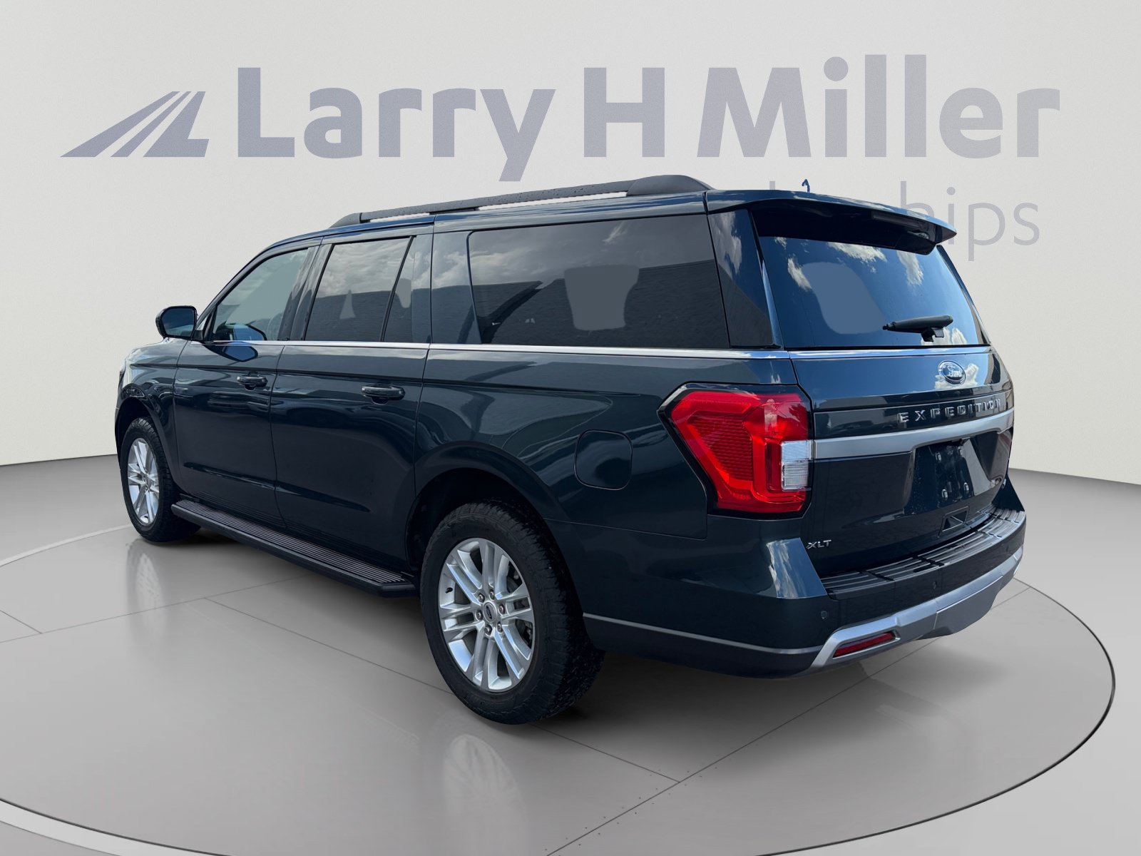 Used 2024 Ford Expedition Max XLT AWD/4WD image 3