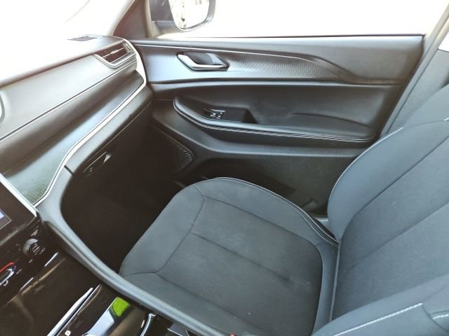 Used 2023 Jeep Grand Cherokee L Laredo image 20