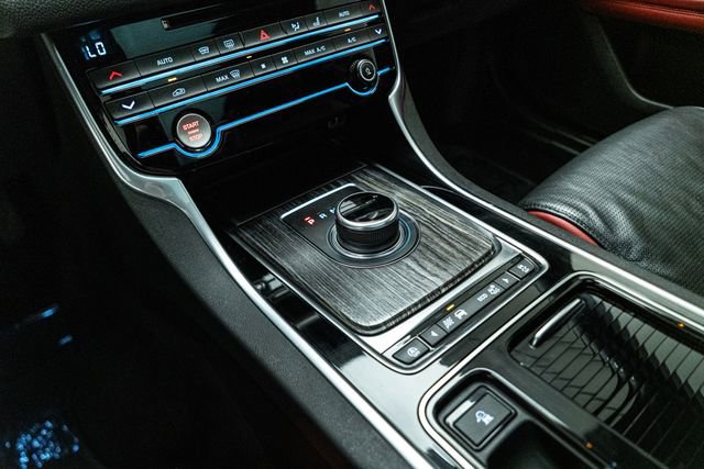 Used 2018 Jaguar XF First Edition image 27