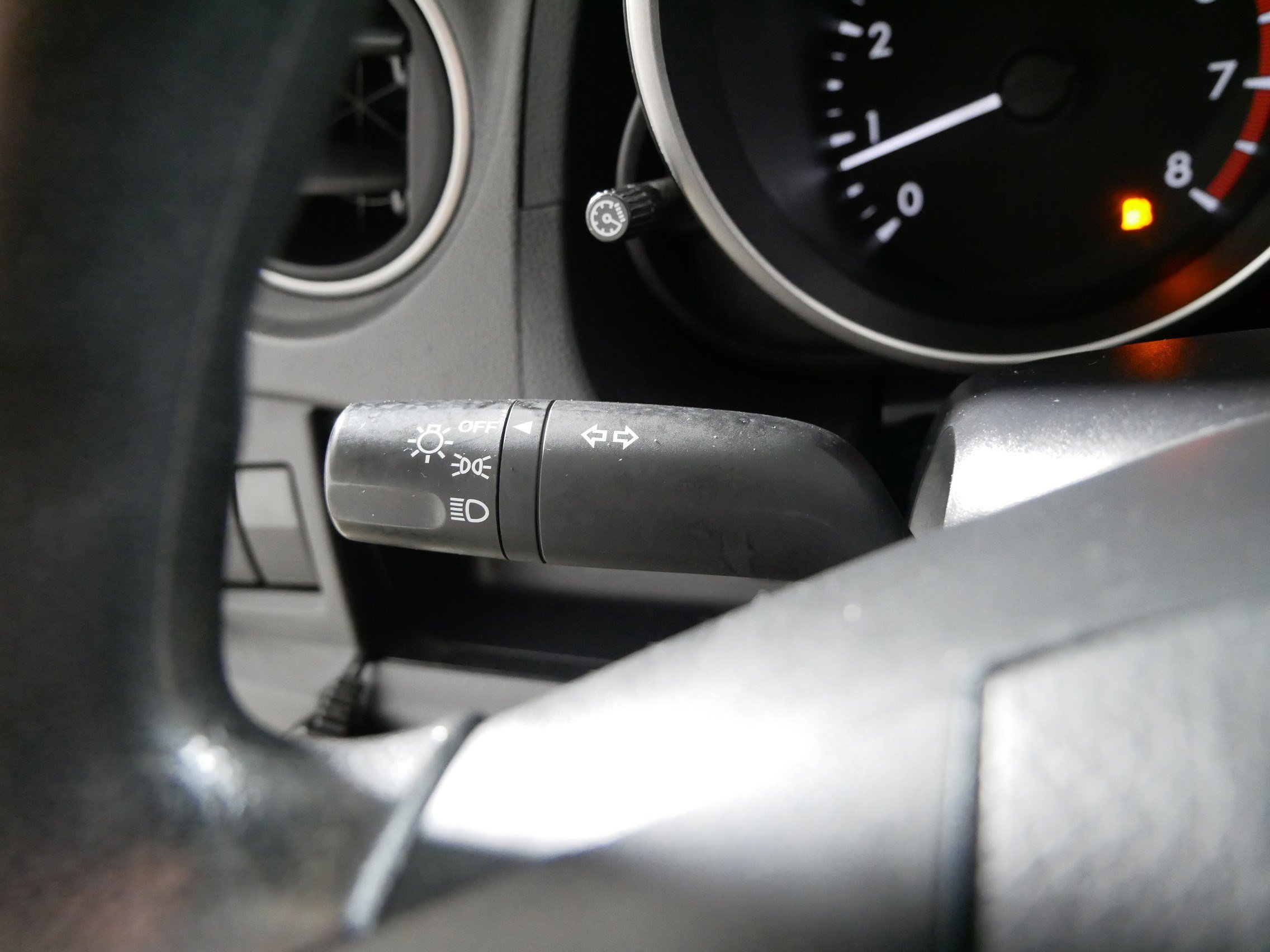 Used 2015 MAZDA MAZDA5 Sport image 31