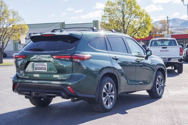 Used 2024 Toyota Highlander XLE AWD/4WD image 32