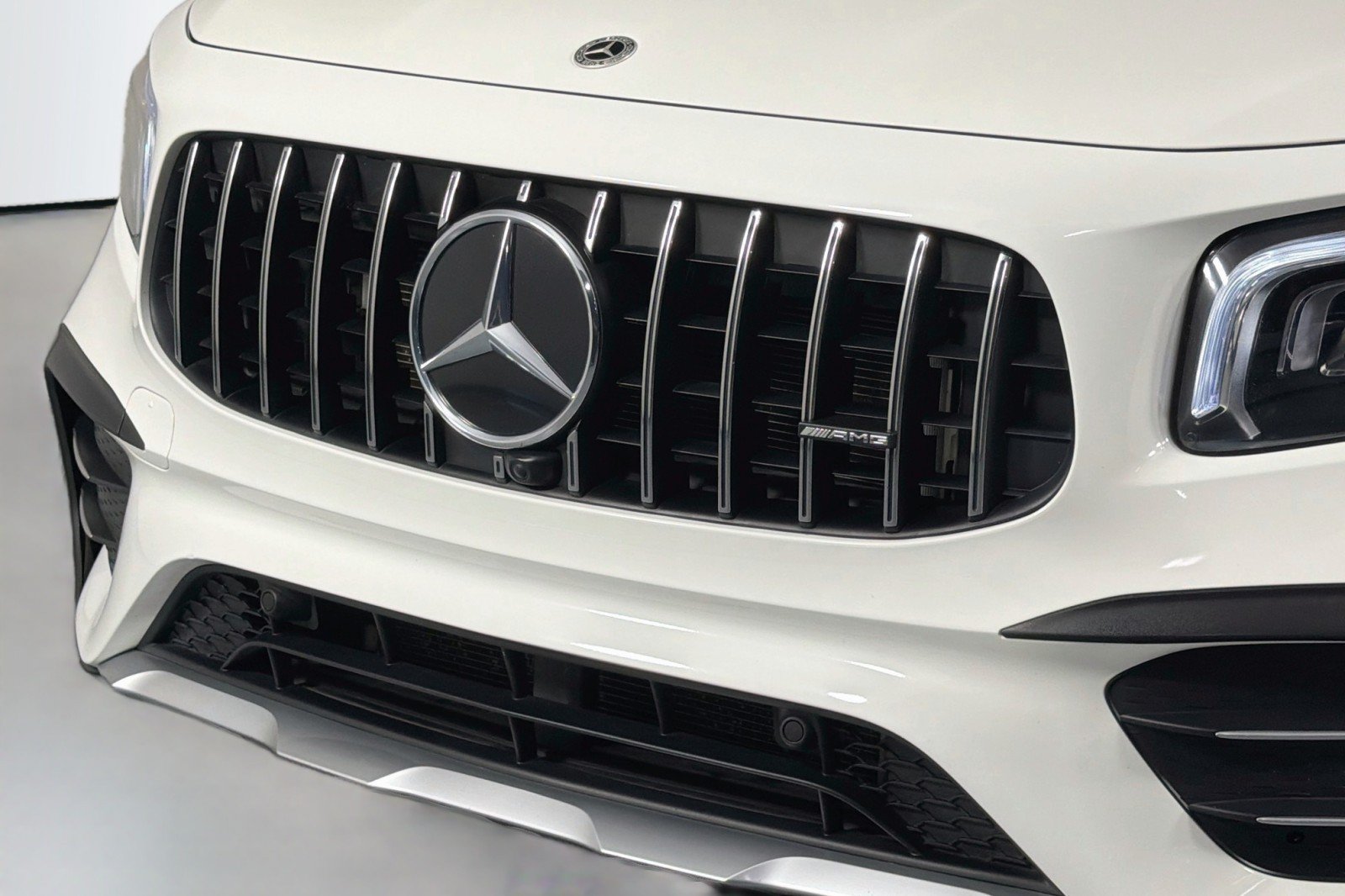 Used 2023 Mercedes-Benz GLB 35 AMG 4MATIC image 12