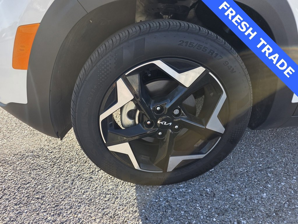 Used 2025 Kia Seltos EX w/ EX Sunroof Package image 9