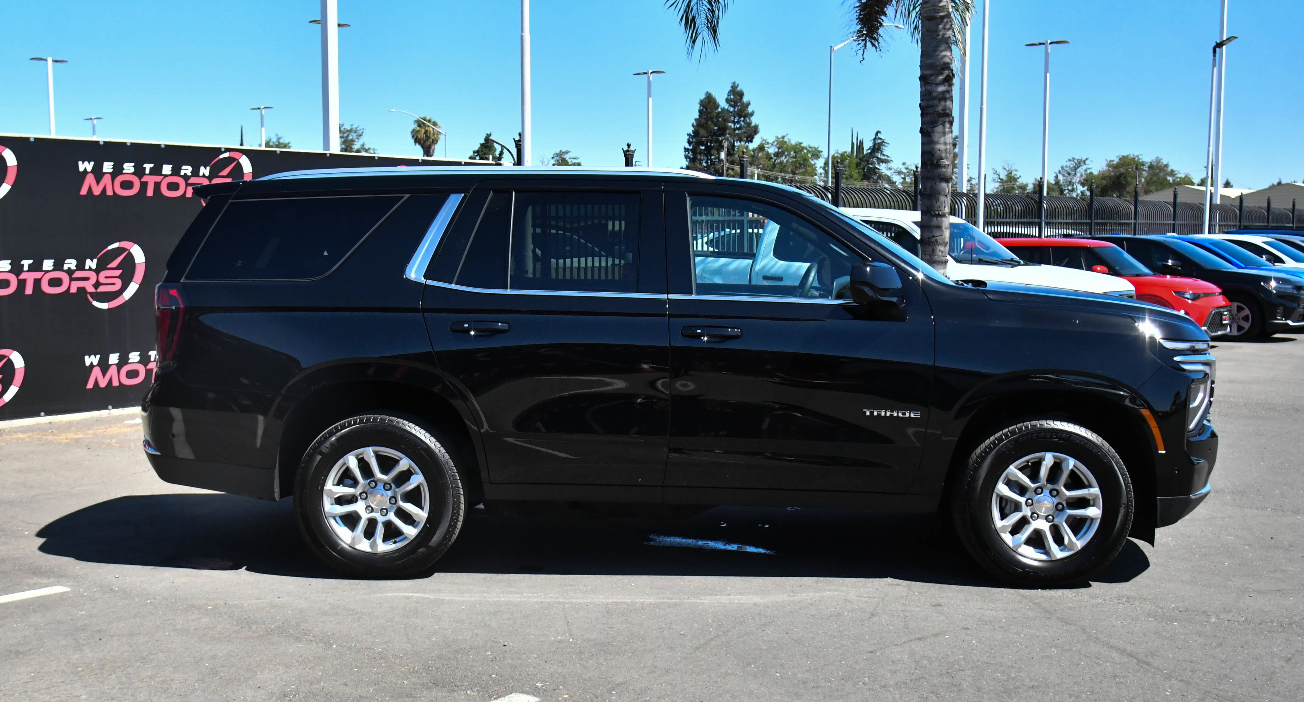 Used 2025 Chevrolet Tahoe LT AWD/4WD image 9