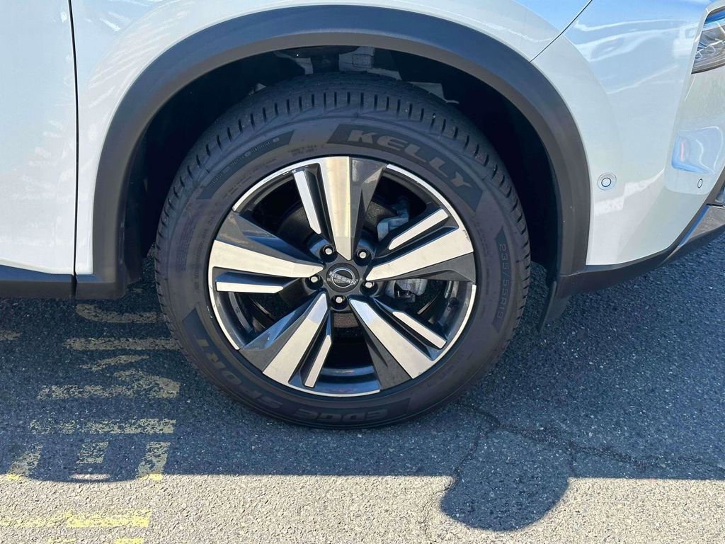 Used 2023 Nissan Rogue SL w/ SL Premium Package image 6