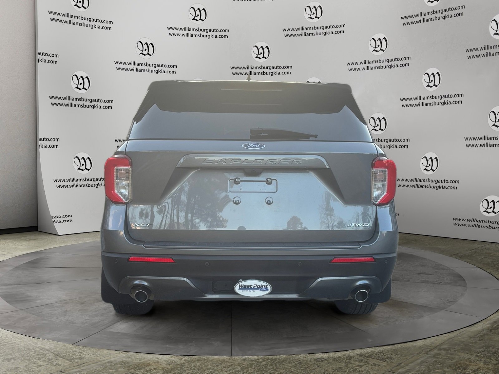 Used 2023 Ford Explorer XLT w/ Equipment Group 202A image 4