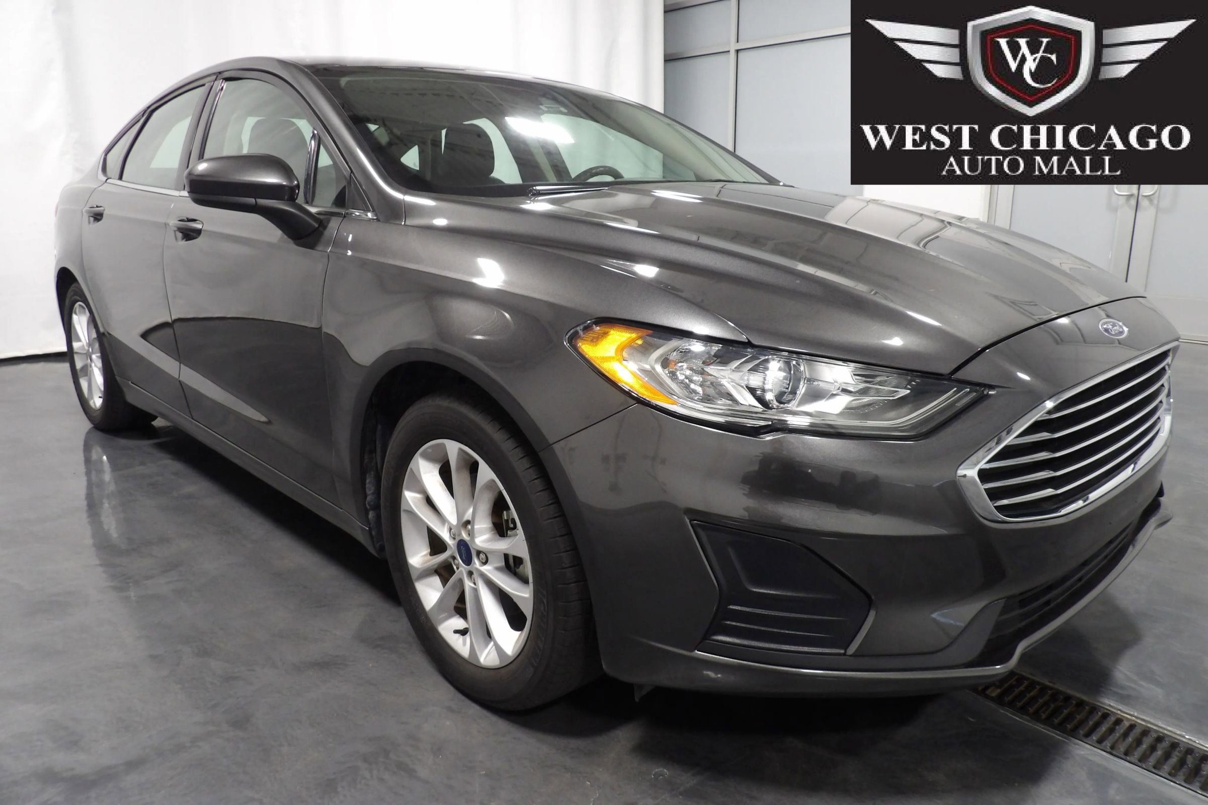 Used 2020 Ford Fusion SE image 1