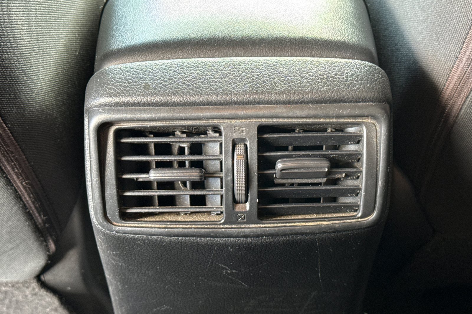 Used 2018 Nissan Rogue SV FWD image 19