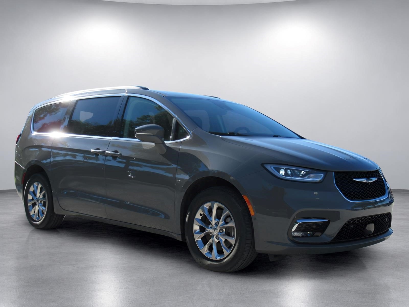 Used 2022 Chrysler Pacifica Touring-L AWD/4WD image 1