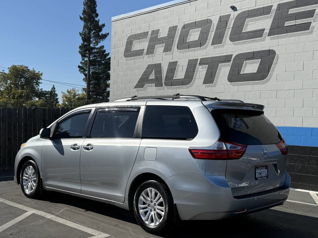 Used 2017 Toyota Sienna image 30