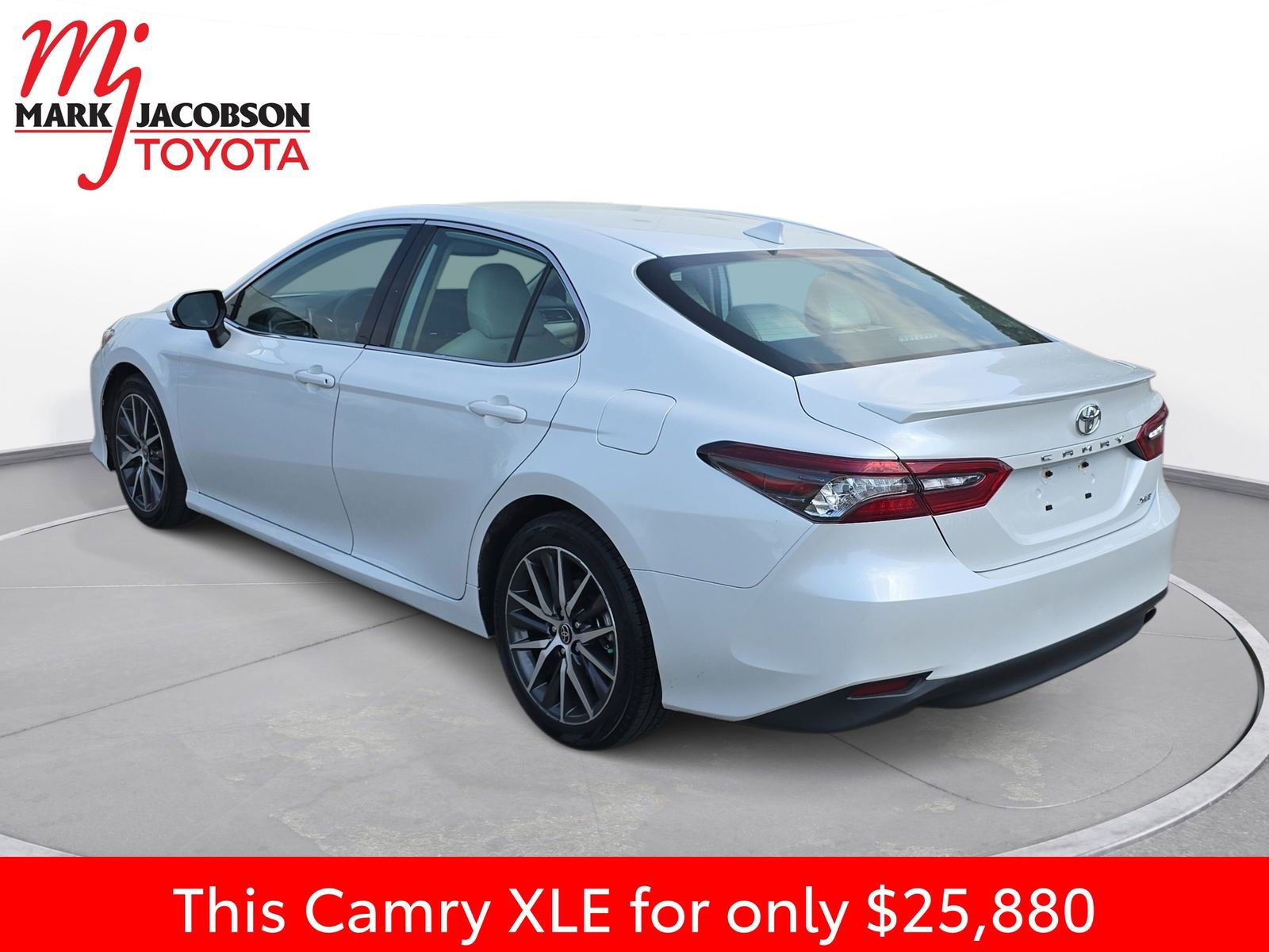 Used 2024 Toyota Camry XLE image 13