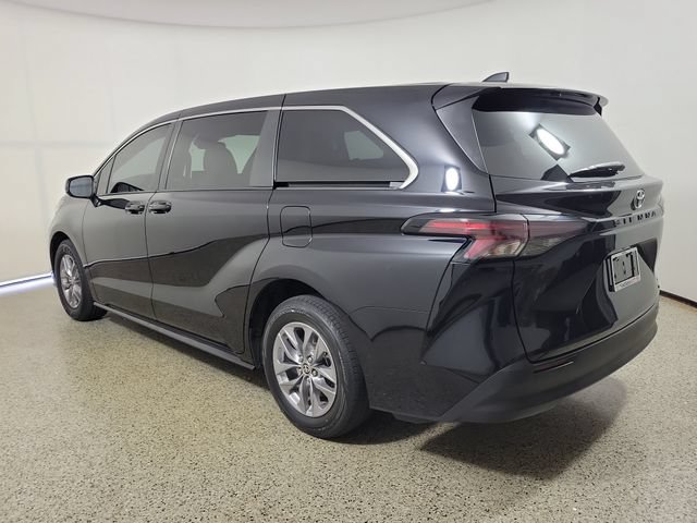 Used 2023 Toyota Sienna LE FWD image 7