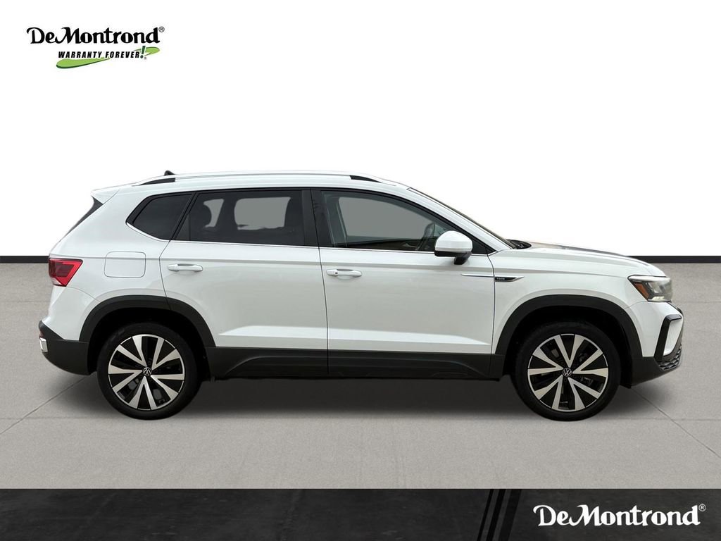 Used 2022 Volkswagen Taos SE FWD image 4