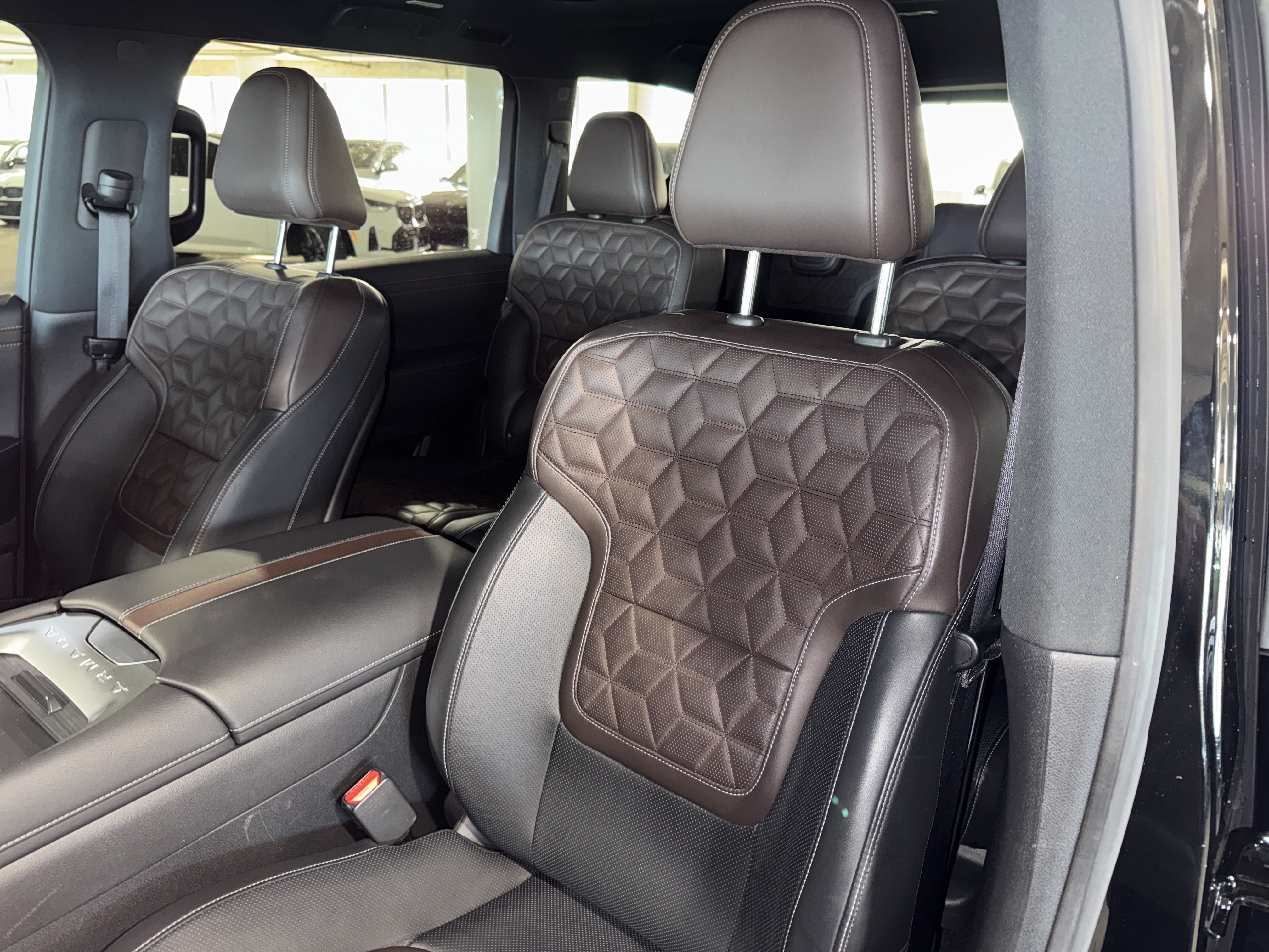 Used 2025 Nissan Armada Platinum Reserve RWD image 12
