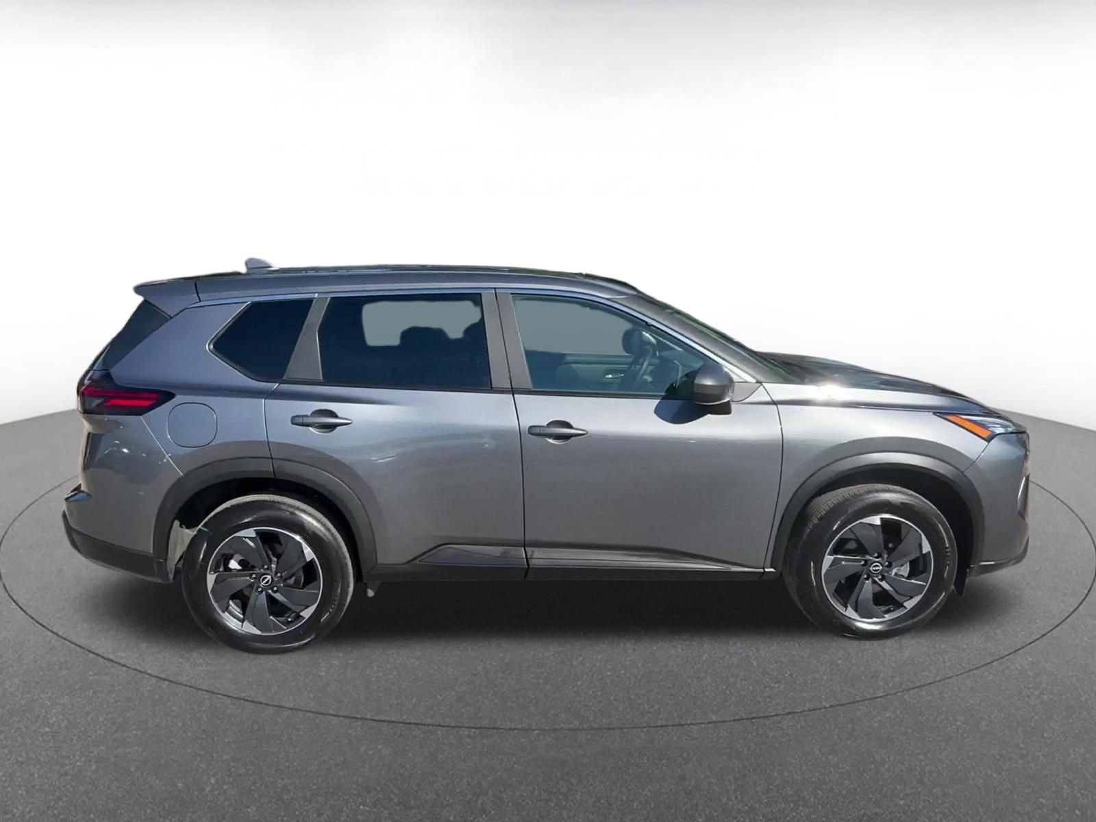 Used 2025 Nissan Rogue SV AWD/4WD image 16