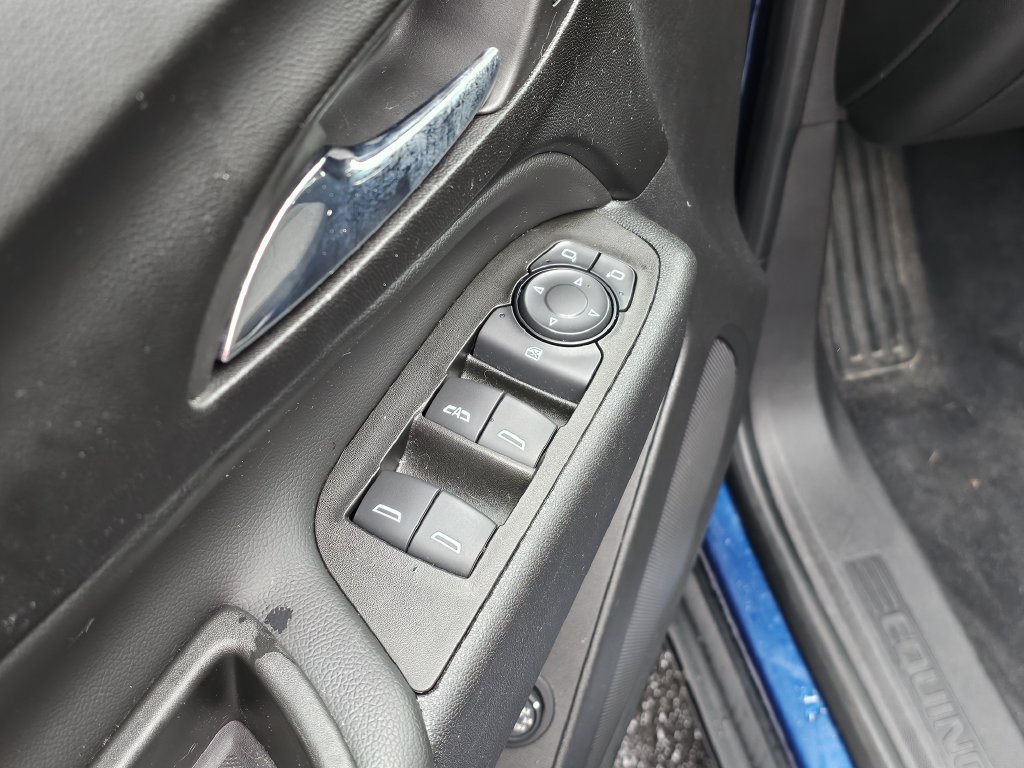 Used 2022 Chevrolet Equinox LT w/ Driver Convenience Package FWD image 17
