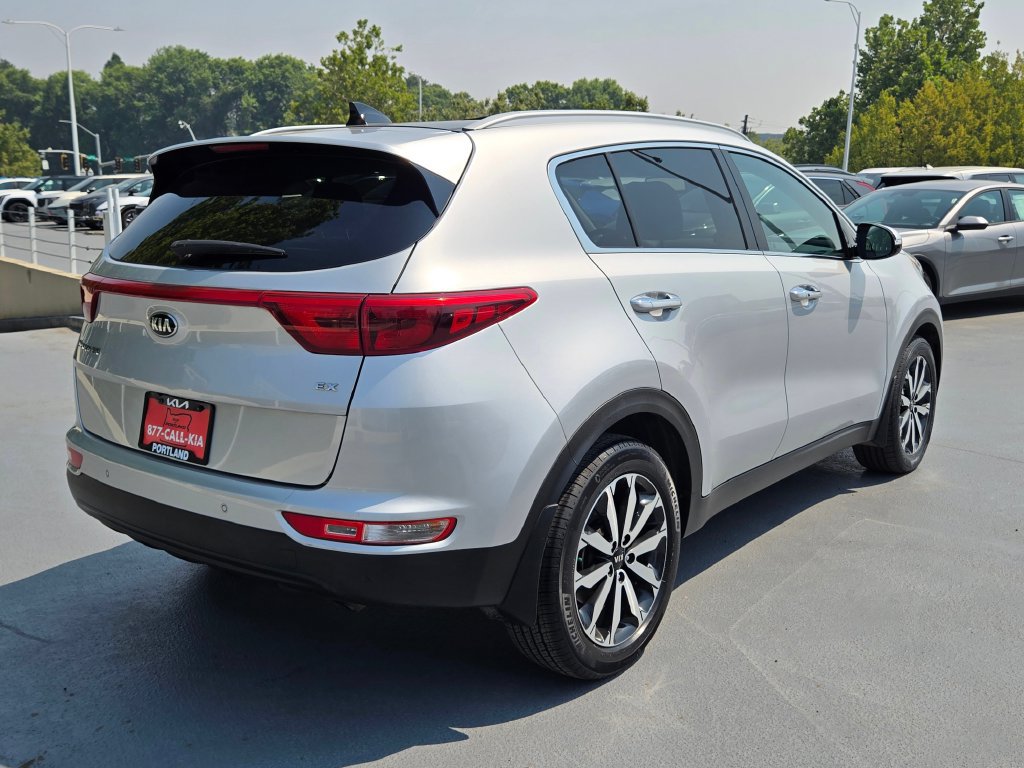 Used 2017 Kia Sportage EX w/ EX Technology Package FWD image 3