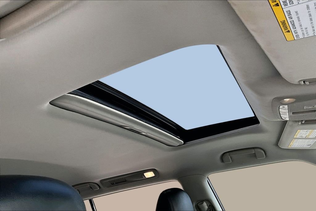 Used 2022 Nissan Armada SL w/ Captain's Chairs Package image 22