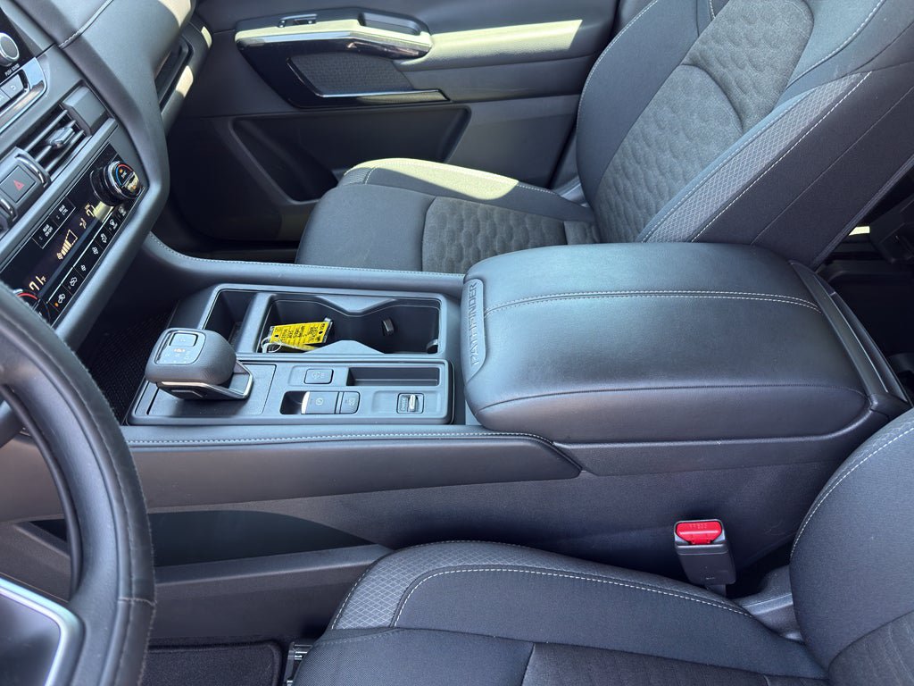Used 2025 Nissan Pathfinder S FWD image 14