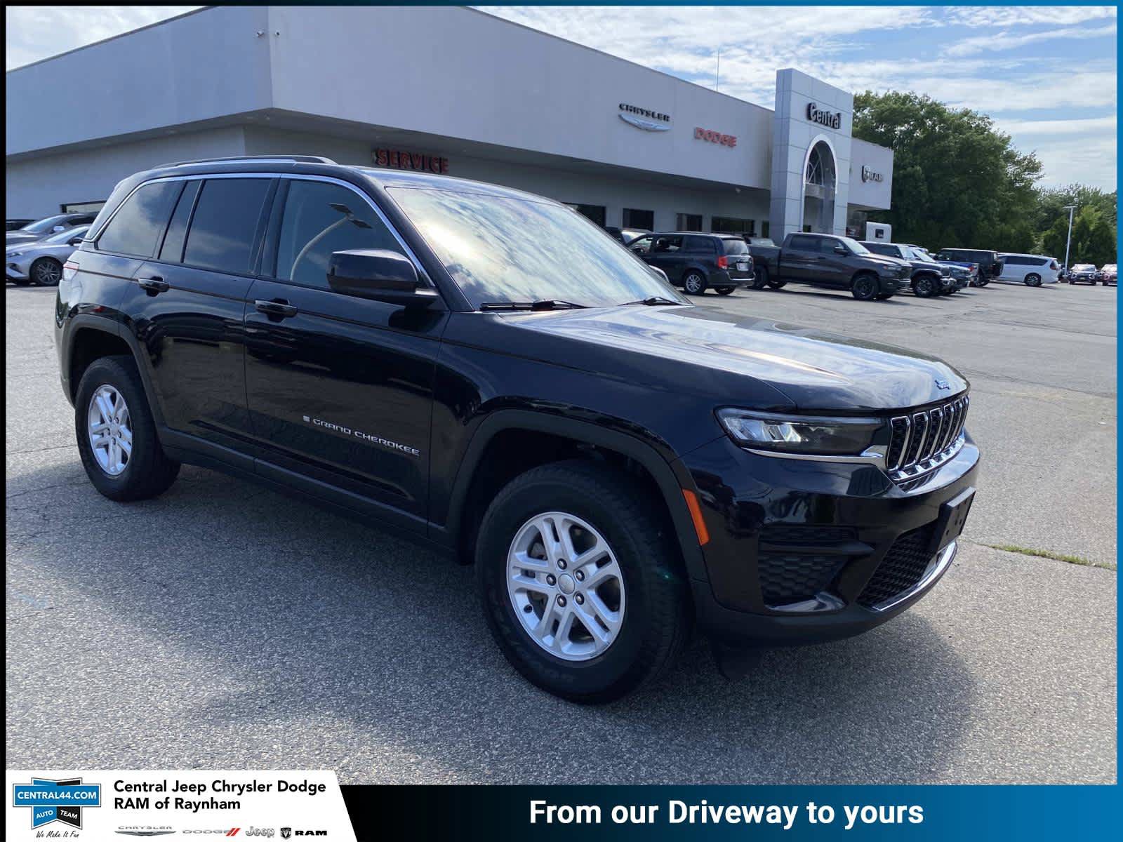 Certified 2023 Jeep Grand Cherokee Laredo w/ Luxury Tech Group I AWD/4WD image 1