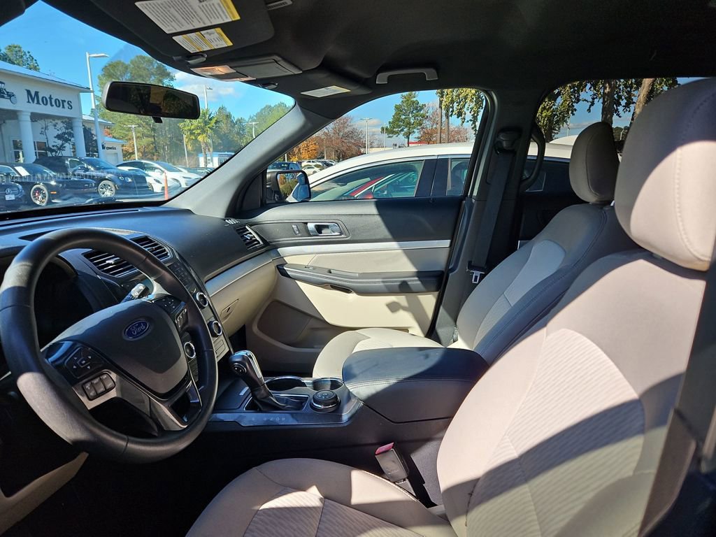 Used 2019 Ford Explorer 4WD w/ Class III Trailer Tow Package image 8