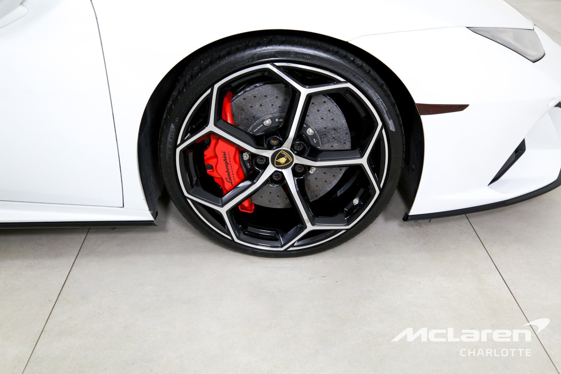 Used 2020 Lamborghini Huracan EVO image 28